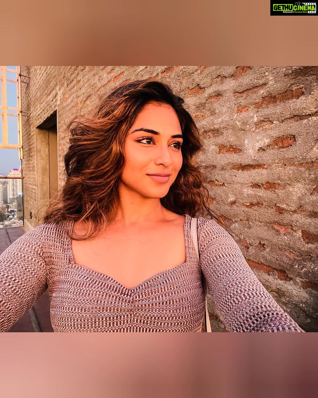 Indhuja Ravichandran Instagram - Lanka timezzz 🤓 Colombo, Sri Lanka
