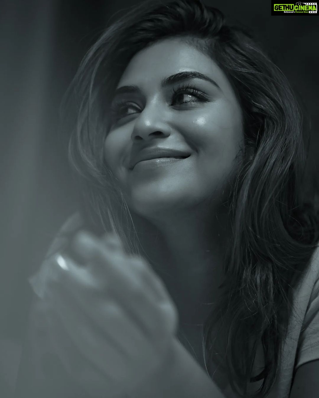 Indhuja Ravichandran Instagram - And she continued 🖤🤍 . . . . . 📷@cinematographer_gautham