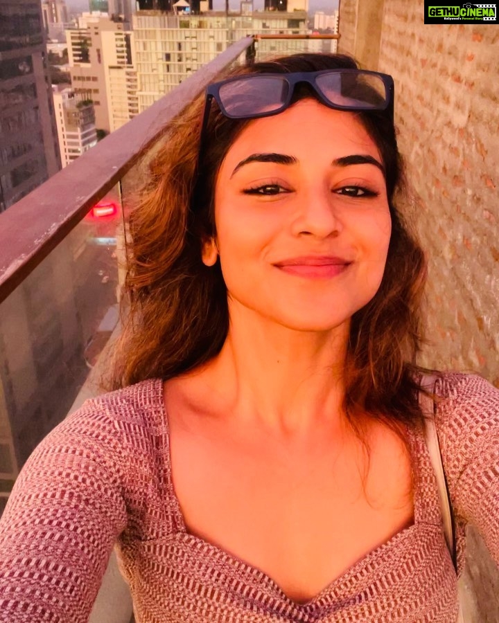 Indhuja Ravichandran Instagram - Lanka timezzz 🤓 Colombo, Sri Lanka