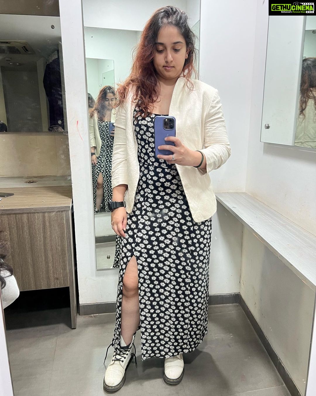 Ira Khan Instagram - May dump. I want less heat. And more mangoes.