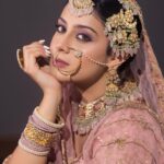 Isha Malviya Instagram - Naina tere kajrare hain, Naino pe hum dil haare hain.🌸 . which one is your favourite picture? . MUA @colorslonbeauty HAIR @shabana_sheikh_11 PC @reekphotography OUTFIT @inarabyginnimander JEWELS @manimuktaajewels . #ishamalviya