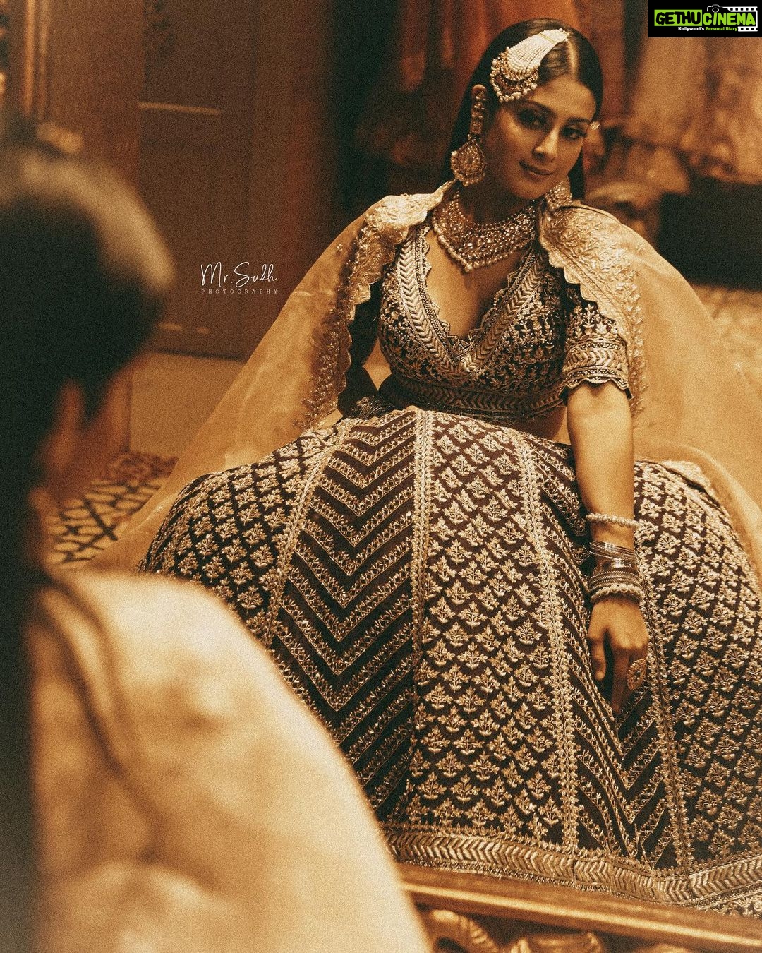 Isha Malviya Instagram - The Dark Vibe!🪅 . ATTIRE @vandanastudiobysahil JEWELLERY @nanakjewellerspatiala PC @mr_sukh_photography MUA @bombay_stylish_salon_nabha . #ishamalviya #traditional #fridaypost