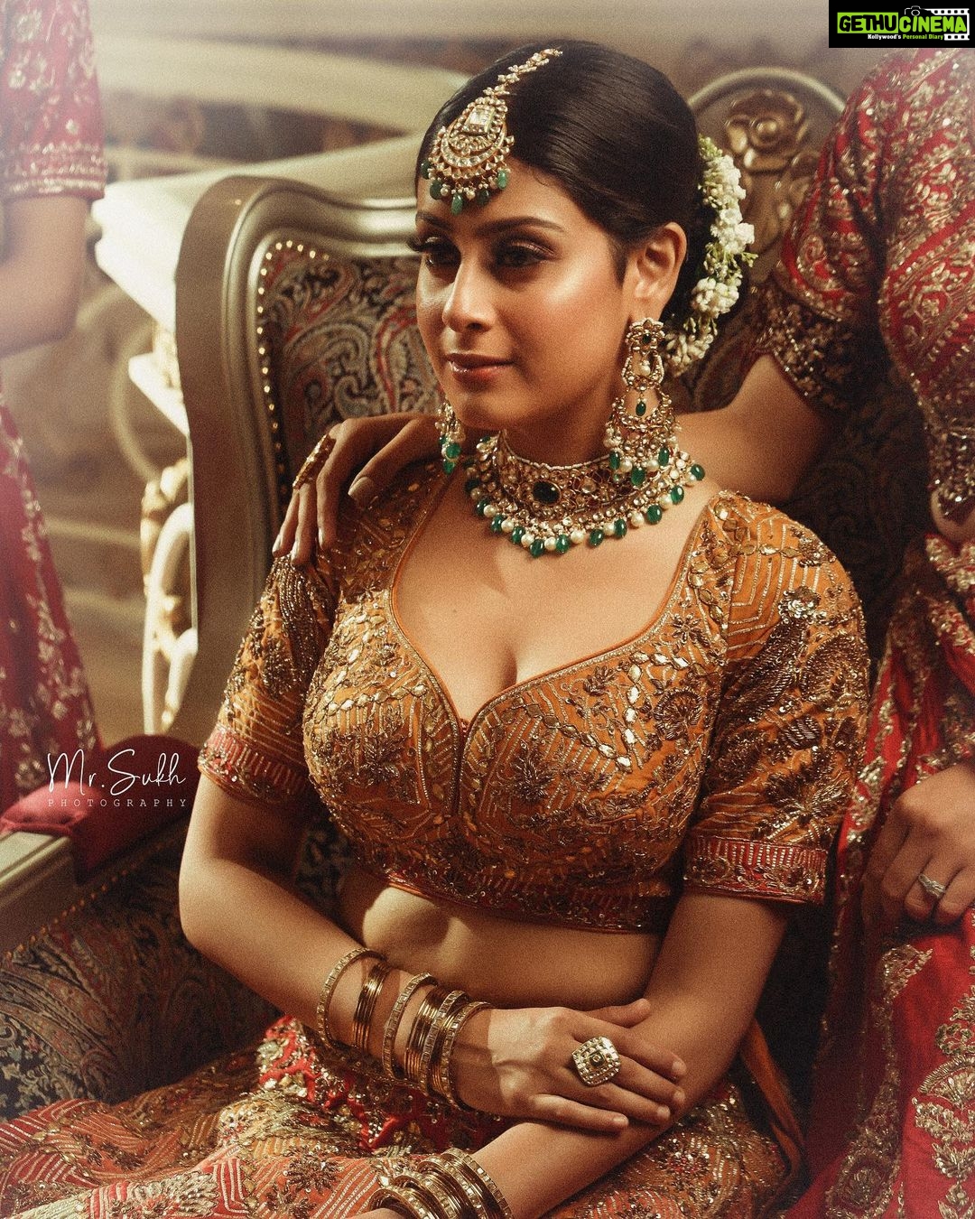 Isha Malviya Instagram - Embracing the beauty of our culture with @vandanastudiobysahil ✨ . Picture Credit @mr_sukh_photography Jewellery @nanakjewellerspatiala Makeup & Hair @bombay_stylish_salon_nabha