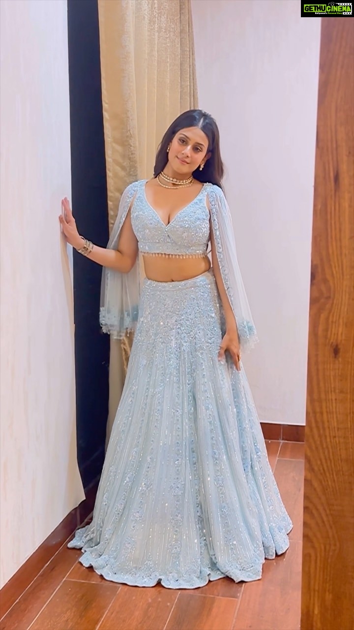 Isha Malviya - 349.1K Likes - Ye Lo Transition Reelš¦š
#trending #transition #instagramreel
.
Makeup & Hair: @makeoversbyadnan @r.k_beauty_artist
Outfit: @frontierphagwara
Jewels: @manimuktaajewels
Team: @insyncdigitals