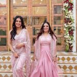 Isha Malviya Instagram - 💕 #momdaughter #instagramreel . MUA @sahilrkm HAIR @shabana_sheikh_11 MY SAREE @frontierphagwara MUMMA's OUTFIT @vandanastudiobysahil