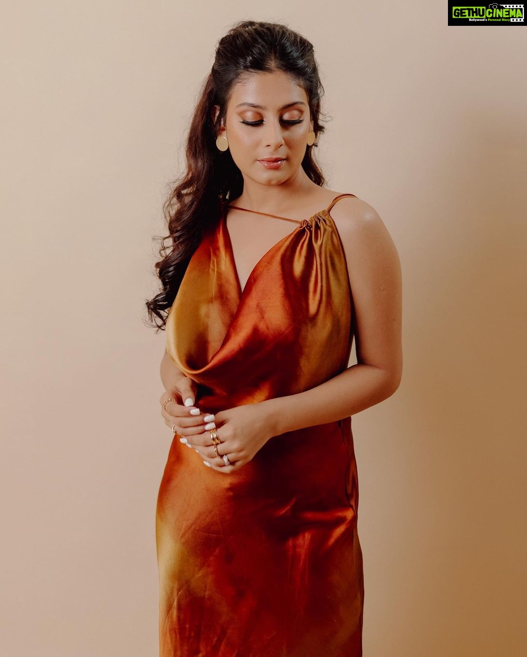 Isha Malviya Instagram - Reckless!π #ishamalviya . Shot by: @purumehtaa Assisted by-: @sounak_7700___ @guri9465 Makeup: @makeupbynainagoel Hair: @shabana_sheikh_11 Stylist: @isshhhbykhwaish @khwaish_mehta Location: @summerhousestudio_ Team: @insyncdigitals @palakgandhi_