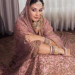 Isha Malviya Instagram - Naina tere kajrare hain, Naino pe hum dil haare hain.🌸 . which one is your favourite picture? . MUA @colorslonbeauty HAIR @shabana_sheikh_11 PC @reekphotography OUTFIT @inarabyginnimander JEWELS @manimuktaajewels . #ishamalviya