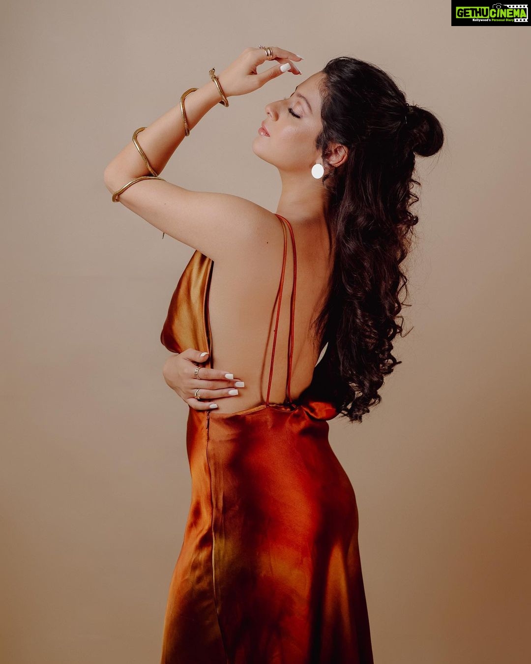 Isha Malviya Instagram - Reckless!π #ishamalviya . Shot by: @purumehtaa Assisted by-: @sounak_7700___ @guri9465 Makeup: @makeupbynainagoel Hair: @shabana_sheikh_11 Stylist: @isshhhbykhwaish @khwaish_mehta Location: @summerhousestudio_ Team: @insyncdigitals @palakgandhi_