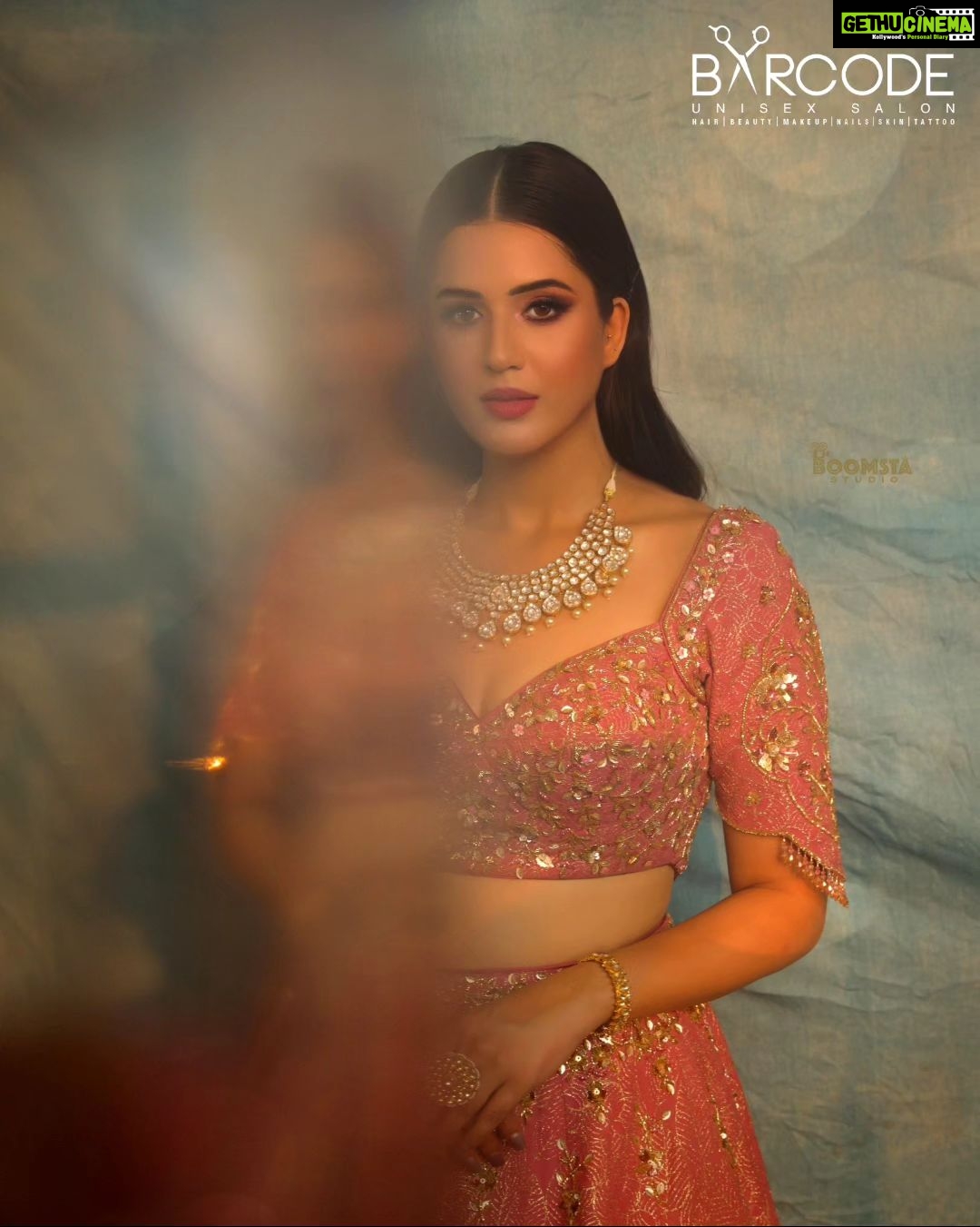 Isha Rikhi Instagram - Book your makeup appointment today and get ready to shine! β’ β’ In Frame @isharikhi Photographer π· @boomstastudio HMU @barcodesalon Styling @stylingbynandita Outfit @rachitkhannaofficial Jewelry @naazukjewels β’ Book Your Appointment Now π² +91 79734 59709 β’ β’ #offer #package #salon #barcodesalon #makeup #bridal #partymakeup #mensgrooming #mensfashion #haircut #beardgang #wetshaving #barberlove #hairstyle #beards #skinfade #beardcare #men #barcode #service #salonservice #treatments