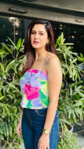 Isha Rikhi Instagram - 🫶🏻🌈 

Earrings @thefashionparadestore