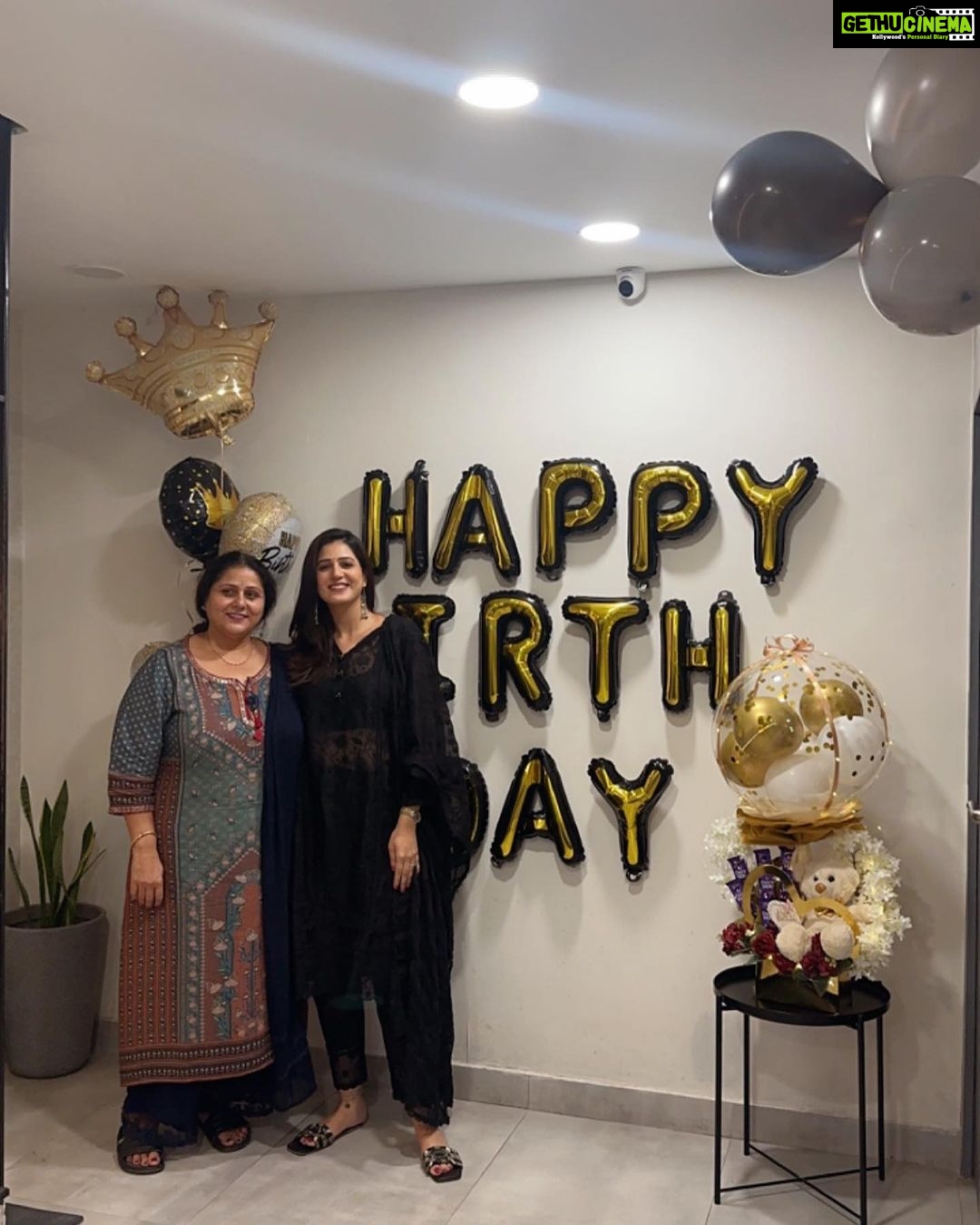Isha Rikhi Instagram - This has been the best birthday ever with so much love and pampering with my family and friends all at one place. ❤️ Am carrying all the warmth of your birthday wishes in my heart. Reading all your messages makes me so happy🤗I’m BEYOND grateful♾️ Thank you everyone🌸 Love you all 🫶🏻 Wearing my favourite @shopmulmul 🖤