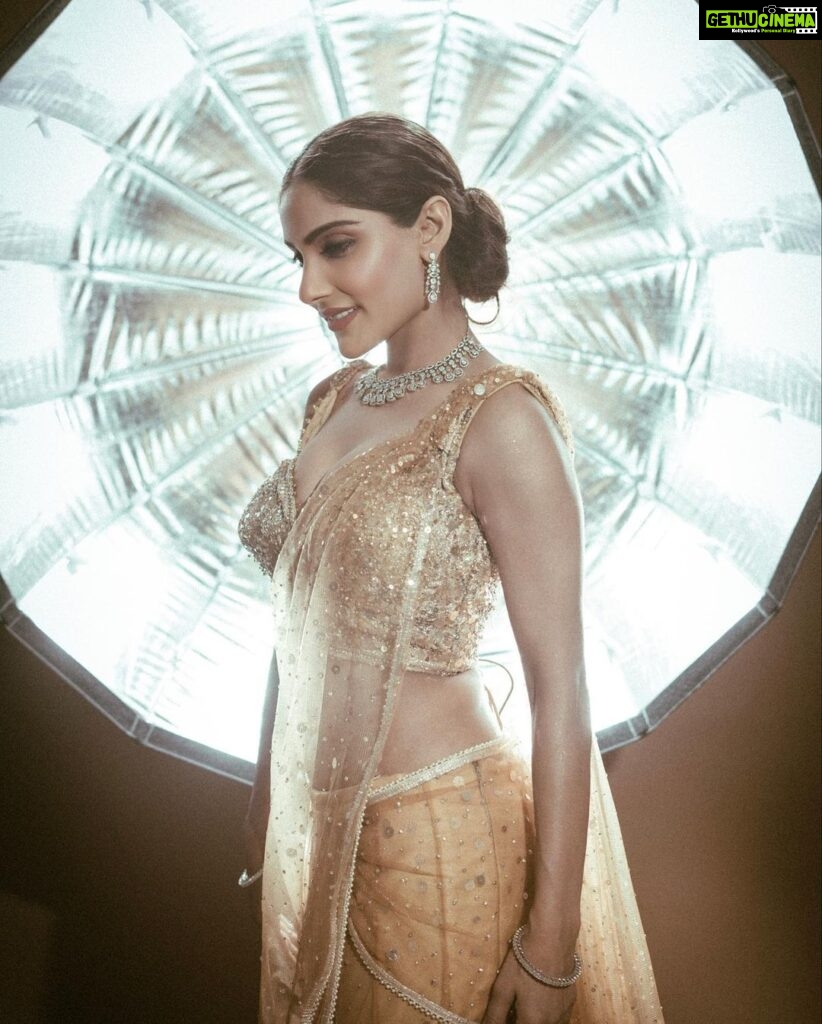 Ishita Raj Sharma Instagram - That old world charm! Wardrobe- @archanakochharofficial couture! Jewellery- @aquamarine_jewellery Hair- @latikajathar Makeup- 🙋🏻‍♀ 📸- @deepak_das_photography