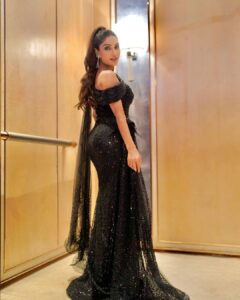 Ishita Raj Sharma Instagram - Show ready ♠️
.
Wardrobe - @archanakochharofficial 
#fashionshow #kolkottatimes #designerlabel #ishitaraj