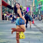 Ishita Raj Sharma Instagram – An afternoon in England! Broad Street – Oxford, Uk