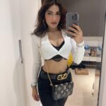 Ishita Raj Sharma Instagram – Dump photos not people! 🌚