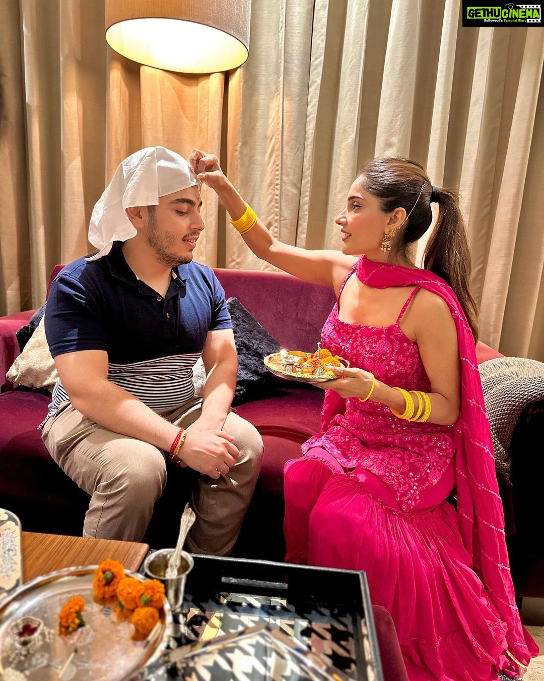Ishita Raj Sharma Instagram - My constants through life! Happy rakshabandhan ❤️