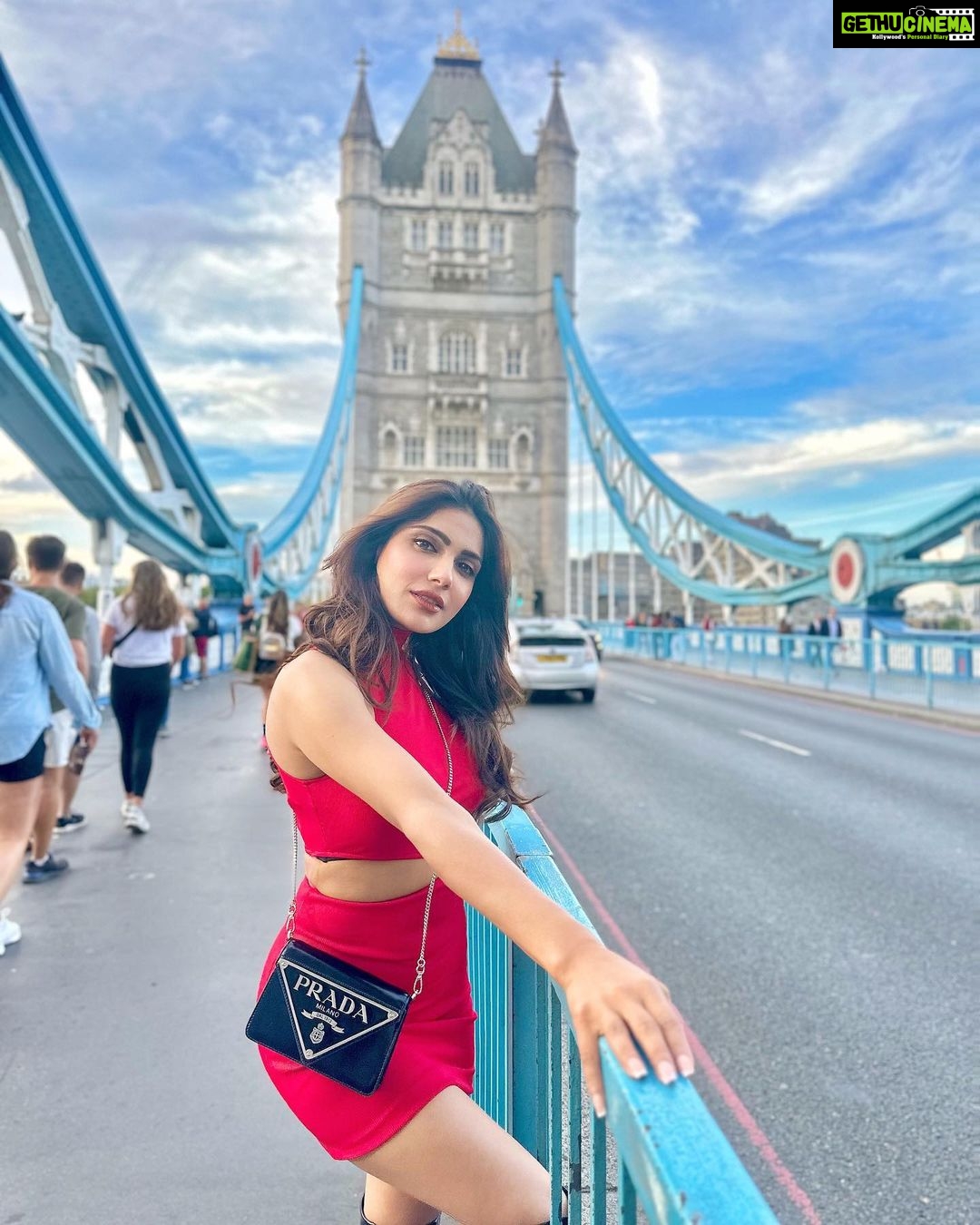 Ishita Raj Sharma Instagram - ‘Tis a sweet London Affair! Tower Bridge, London