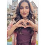 Ishita Raj Sharma Instagram – “To Forever Growing Young”
Happy Birthday to ME
.
Ps- pls ignore the conversation of our AD’s in the middle of the birthday song😂 Richa Deepak wth 😂🤢
#setlife🎥 Trentham, Stoke-On-Trent, United Kingdom