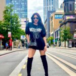 Ishita Raj Sharma Instagram – “Exploring the British Isles, one street at a time”
📸- @shresh_mua Popworld Birmingham