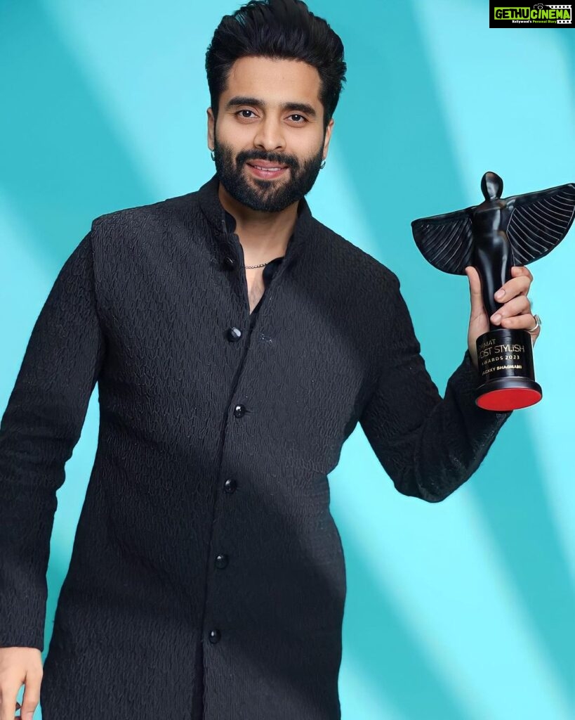 Jackky Bhagnani Instagram - My heartfelt gratitude goes out to @lokmat Most Stylish Awards for bestowing upon me the title of #MostStylish New-Gen Producer. This recognition is a tremendous honor, and I am truly humbled by it. I extend my deepest thanks to my incredible team for their unwavering support and belief in my vision. Without them, transforming this vision into a film would have been an insurmountable task. 🙏 @lokmat @rishidarda #LokmatMostStylish #Grateful