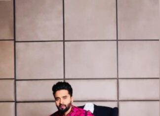 Jackky Bhagnani Instagram - 🔥 Voguish🔥 Styled by @sanamratansi Outfit @manishmalhotraworld Shoes @trumpetshoes_in HMU @luv_hans77 📸 @armaanguptaforreal