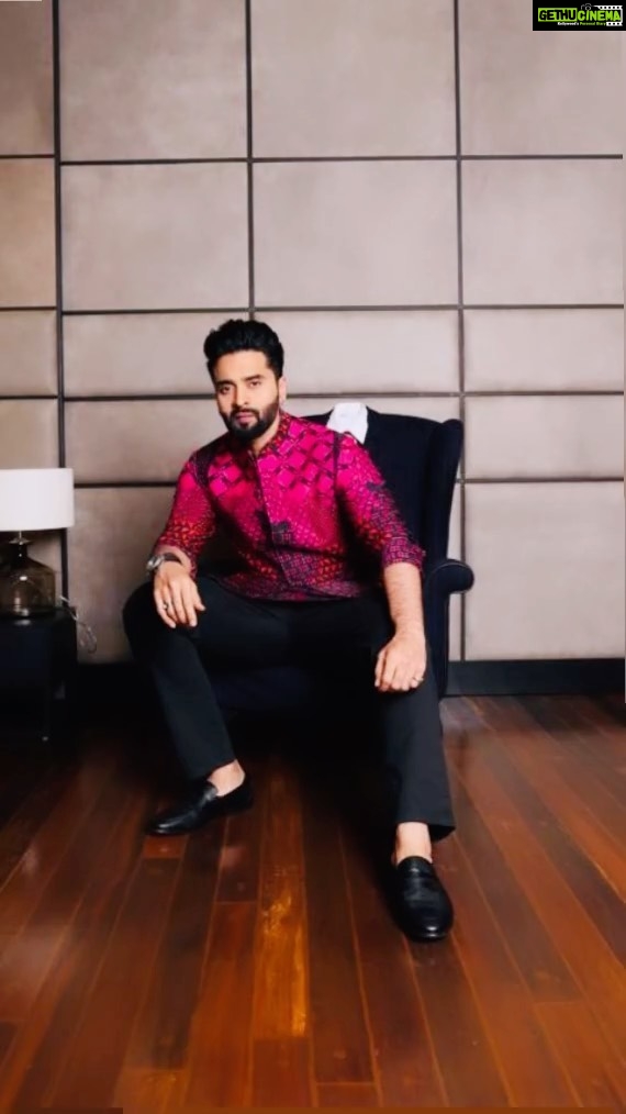 Jackky Bhagnani Instagram - 🔥 Voguish🔥 Styled by @sanamratansi Outfit @manishmalhotraworld Shoes @trumpetshoes_in HMU @luv_hans77 📸 @armaanguptaforreal