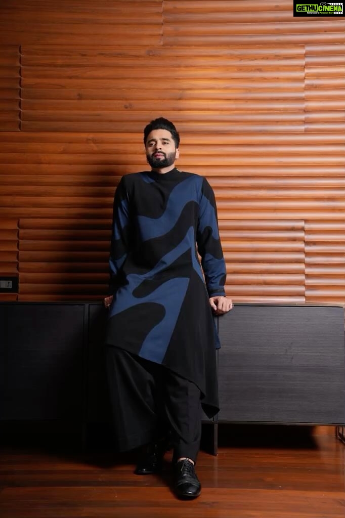 Jackky Bhagnani - 63.4K Likes - The Stance🔥
Styled by @sanamratansi
Outfit @sarabkhanijouofficial
HMU @luv_hans77
📸 @armaanguptaforreal