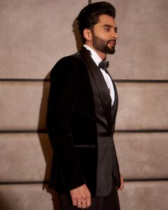 Jackky Bhagnani Instagram - About last night ⭐️

Outfit @nm_design_studio 
Styled by @anshikaav 
Assisted by @roshiijain 
Shot by @kaasastudio 
HMU by @luv_hans77