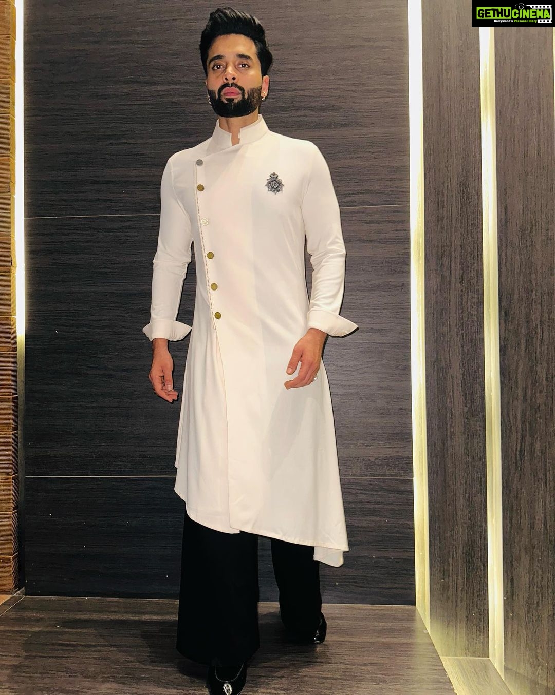Jackky Bhagnani - 67.4K Likes - 🤍
Outfit - @shantanunikhil
HMU - @luv_hans77