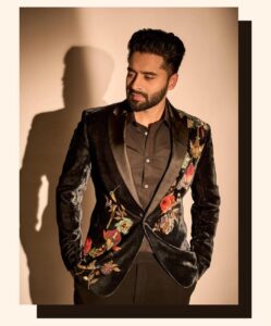 Jackky Bhagnani Instagram - Make it simple… but significant 

Styled by @sanamratansi
Outfit @rohitbalofficial
Footwear @dmodotofficial
HMU @rohanmohan333 
📸 @gohil_jeet