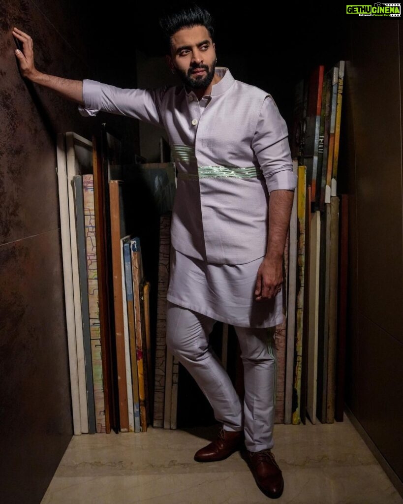 Jackky Bhagnani Instagram - 💣 Kaboom 💣 Styled by @sanamratansi Outfit @kunalaniltanna Shoes @dmodotofficial HMU @rohanmohan333 📸 @one.portrait.please