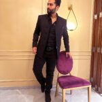 Jackky Bhagnani Instagram - I've got a chair-ismatic presence, don't you think? 🪑😉 #AboutLastNight #SuitUp #StyleWithJB Outfit @pourlui_designerwear Shoes @dmodotofficial Jewellery @mozaati Styled by @anshikaav Assisted by @bhatia_tanisha HMU @luv_hans77
