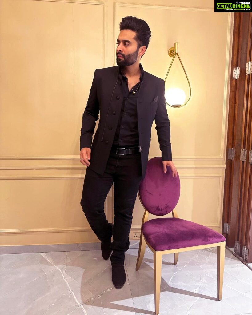 Jackky Bhagnani Instagram - I've got a chair-ismatic presence, don't you think? 🪑😉 #AboutLastNight #SuitUp #StyleWithJB Outfit @pourlui_designerwear Shoes @dmodotofficial Jewellery @mozaati Styled by @anshikaav Assisted by @bhatia_tanisha HMU @luv_hans77