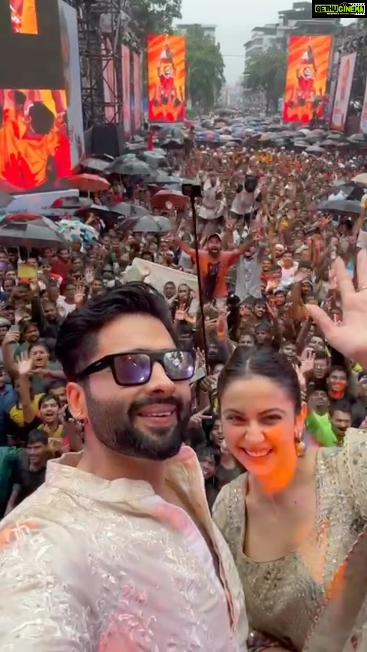 Jackky Bhagnani Instagram - What an electrifying #DahiHandi celebration it was! Heartfelt thanks to the Honorable Chief Minister @mieknathshinde for having me there. The energy and enthusiasm were off the charts. 🌟 #DahiHandi #IncredibleExperience