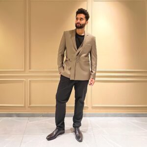 Jackky Bhagnani Instagram - Confidence tailored to perfection😎

Outfit @pourlui_designerwear

Styled by @anshikaav
Assisted by @roshiijain @bhatia_tanisha
HMU @luv_hans77
