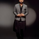 Jackky Bhagnani Instagram - Setting trends, crafting beats, and redefining style #ANightToRemember#TheMostStylishProducer Outfit @ashay.newdelhi Shoes @dmodotofficial Styled by @anshikaav Assisted by @roshiijain @bhatia_tanisha HMU - @luv_hans77 Shot by @kaasastudio