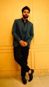 Jackky Bhagnani Instagram - Effortless elegance captured in a single click 

Outfit @dapperanddare.in
Footwear @heelandbucklelondon

Styled by @anshikaav
Assisted by @roshiijain

HMU @iamjavedsheikh
Shot by @zoobiy_ludhani