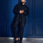 Jackky Bhagnani Instagram - 🖤 @nmacc.india #nmacc #nitaambaniculturalcentre Outfit @kunalrawalofficial Brooch @amrapalijewels Footwear @trumpetshoes_in Styled by @anshikaav Assisted by @roshiijain HMU @rohanmohan333 Shot by @akshayrathodphotography