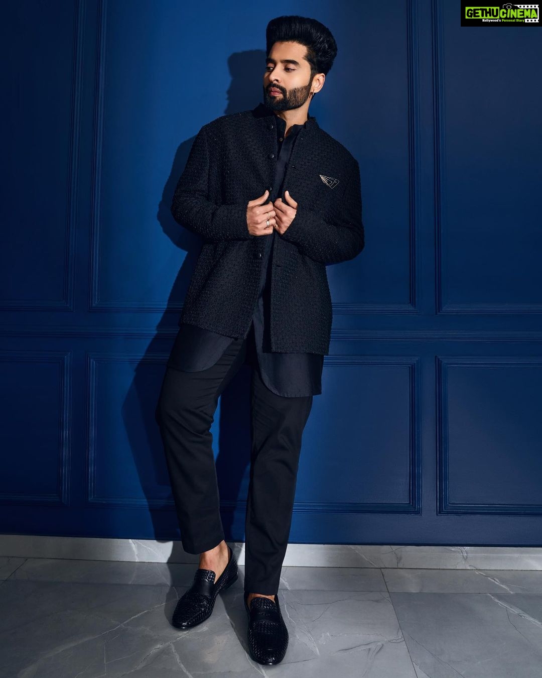Jackky Bhagnani Instagram - 🖤 @nmacc.india #nmacc #nitaambaniculturalcentre Outfit @kunalrawalofficial Brooch @amrapalijewels Footwear @trumpetshoes_in Styled by @anshikaav Assisted by @roshiijain HMU @rohanmohan333 Shot by @akshayrathodphotography
