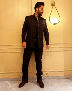 Jackky Bhagnani Instagram - I've got a chair-ismatic presence, don't you think? 🪑😉 

#AboutLastNight #SuitUp #StyleWithJB

Outfit @pourlui_designerwear
Shoes @dmodotofficial
Jewellery @mozaati

Styled by @anshikaav
Assisted by  @bhatia_tanisha
HMU @luv_hans77