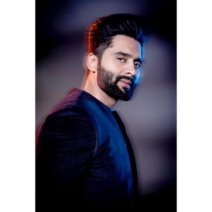 Jackky Bhagnani Instagram - Elevating Elegance: A Masterclass in Style and Sophistication.

Outfit @kunalrawalofficial
Bracelet @tribebyamrapali
Shoes @aldo_shoes

Styled by @anshikaav
Assisted by @roshiijain @bhatia_tanisha
HMU - @luv_hans77 
Shot by @bhushangavasofficial