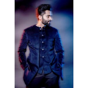 Jackky Bhagnani Instagram - Elevating Elegance: A Masterclass in Style and Sophistication.

Outfit @kunalrawalofficial
Bracelet @tribebyamrapali
Shoes @aldo_shoes

Styled by @anshikaav
Assisted by @roshiijain @bhatia_tanisha
HMU - @luv_hans77 
Shot by @bhushangavasofficial