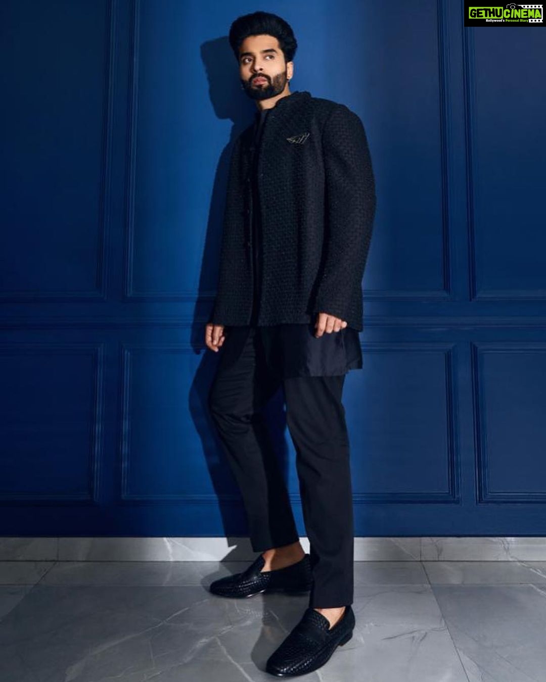 Jackky Bhagnani Instagram - 🖤 @nmacc.india #nmacc #nitaambaniculturalcentre Outfit @kunalrawalofficial Brooch @amrapalijewels Footwear @trumpetshoes_in Styled by @anshikaav Assisted by @roshiijain HMU @rohanmohan333 Shot by @akshayrathodphotography