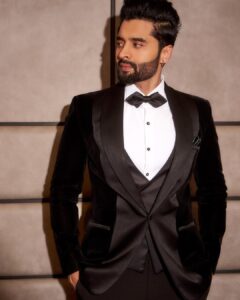 Jackky Bhagnani Instagram - About last night ⭐️

Outfit @nm_design_studio 
Styled by @anshikaav 
Assisted by @roshiijain 
Shot by @kaasastudio 
HMU by @luv_hans77