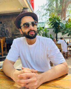 Jackky Bhagnani Instagram - Here’s looking at you 2023 😎