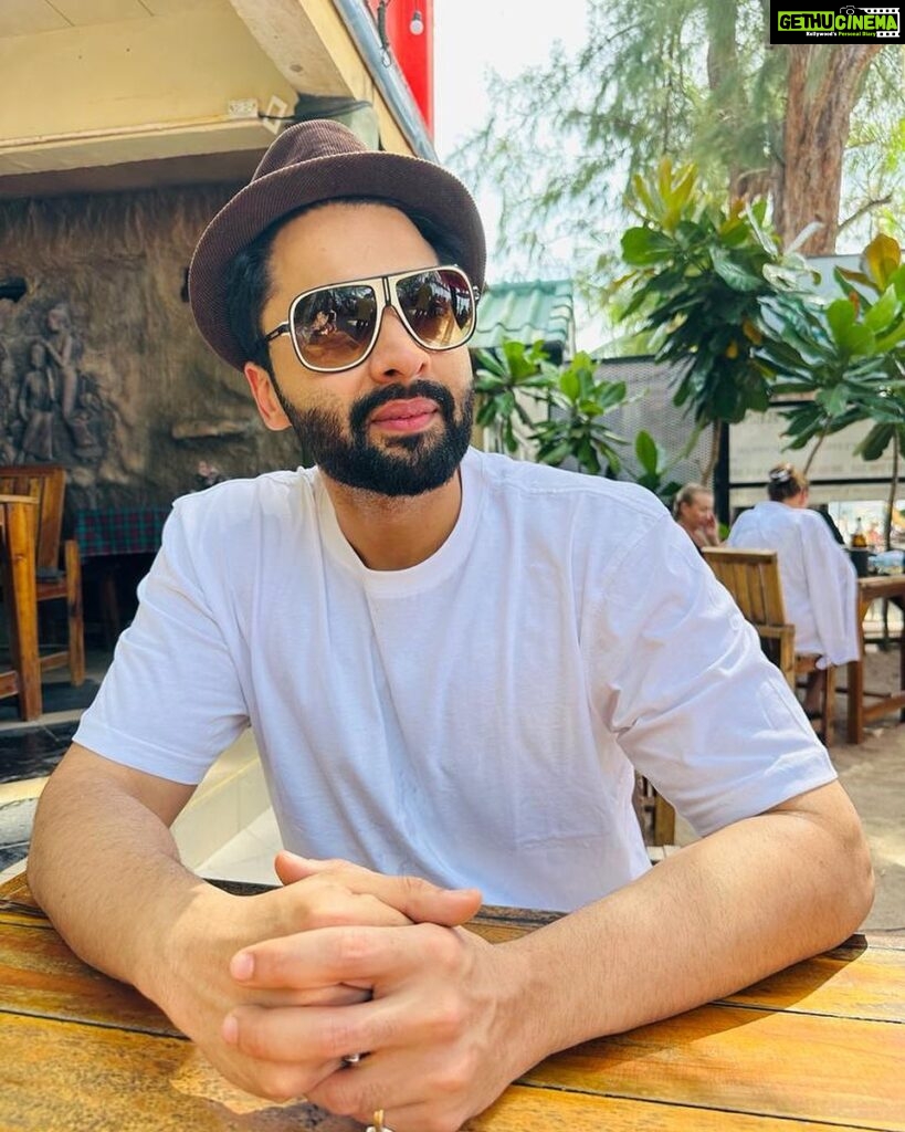 Jackky Bhagnani Instagram - Here’s looking at you 2023 😎