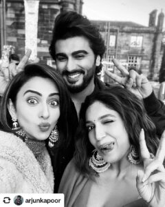 Jackky Bhagnani Instagram - Sabr ka fal meetha hota hai 😉

#Repopst @arjunkapoor 

Picture aadhi se zvaada done hai
Director Saab too much fun hai
Humari jodivan tan tana tan tan hai
Title jald hi batane waale humare producer no 1 hai

#TitleKyaHaiYaar 

@rakulpreet @bhumipednekar #MudassarAziz @deepshikhadeshmukh @vashubhagnani @pooja_ent