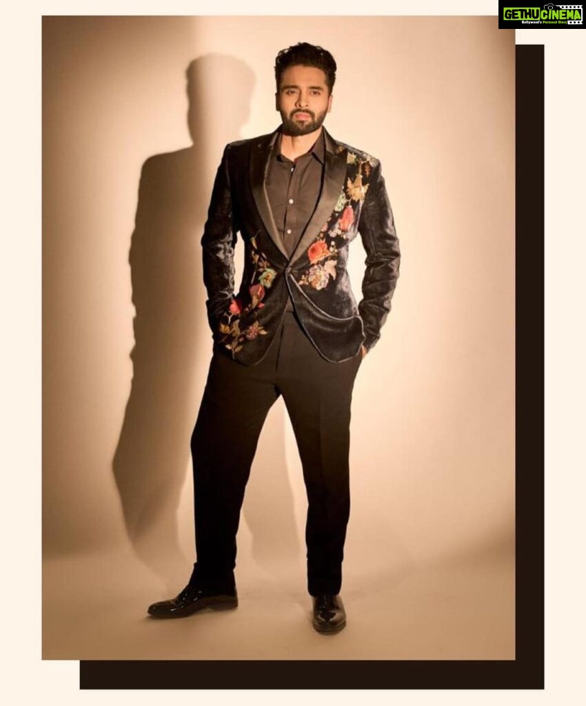 Jackky Bhagnani Instagram - Make it simple… but significant Styled by @sanamratansi Outfit @rohitbalofficial Footwear @dmodotofficial HMU @rohanmohan333 📸 @gohil_jeet