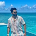 Jackky Bhagnani Instagram - Getting my dose of vitamin sea 😉 Finolhu Baa Atoll