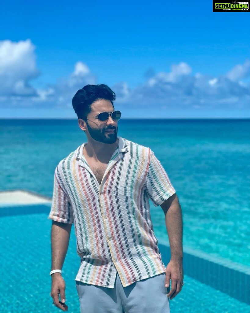 Jackky Bhagnani Instagram - Getting my dose of vitamin sea 😉 Finolhu Baa Atoll